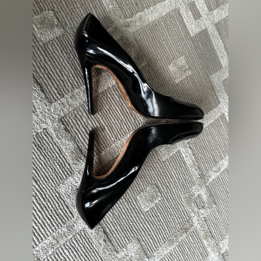 Oscar de la Renta Black Patent Leather Heels - Picture 4 of 6